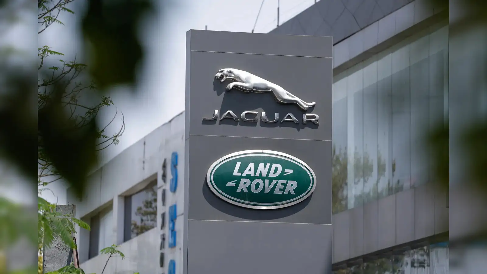Jaguar Land Rover Expands Bengaluru Presence with 1.46 Lakh Sq Ft Lease at Brigade Tech Gardens