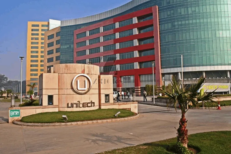 Unitech’s Q2 FY26 Loss Narrows to ₹739 Crore, Liquidity Pressures Persist