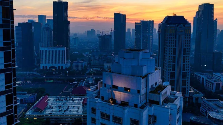 Windsor Realty Buys Santacruz Office Units for ₹283 Crore